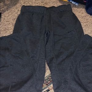 🐾DARK GRAY NIKE THERMA FIR JOGGERS🐾